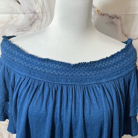 Free People Off the Shoulder Crop Frayed Edges  and Back Cut out Blue Size M - Picture 2 of 10